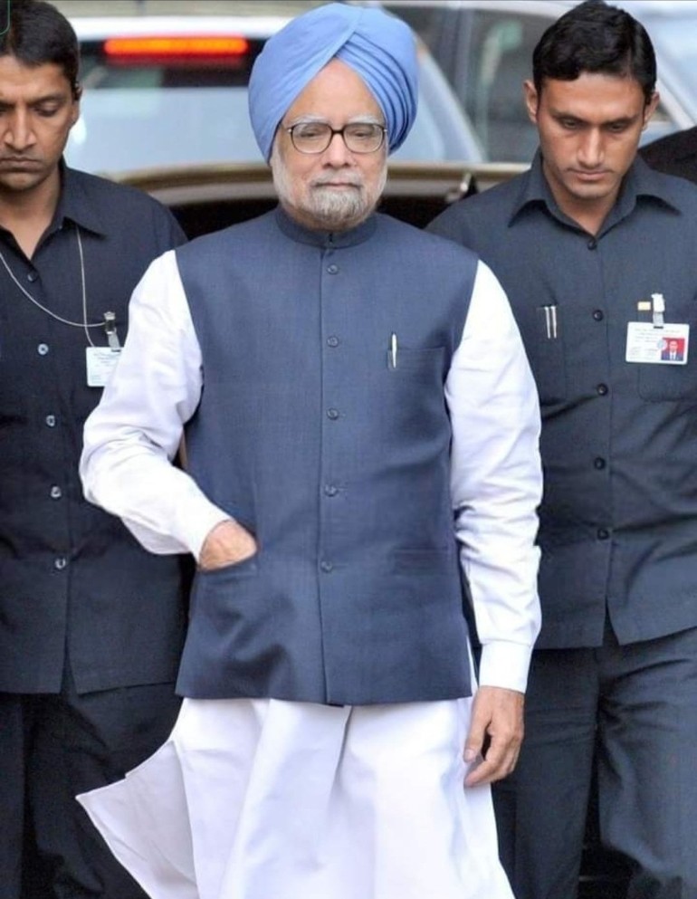 naseeruddnshah's tweet image. कुछ लोगों की बातों में भी दम नही होता
कुछ लोंगो की खामोशियाँ भी निशानियां छोड़ जाती है..!