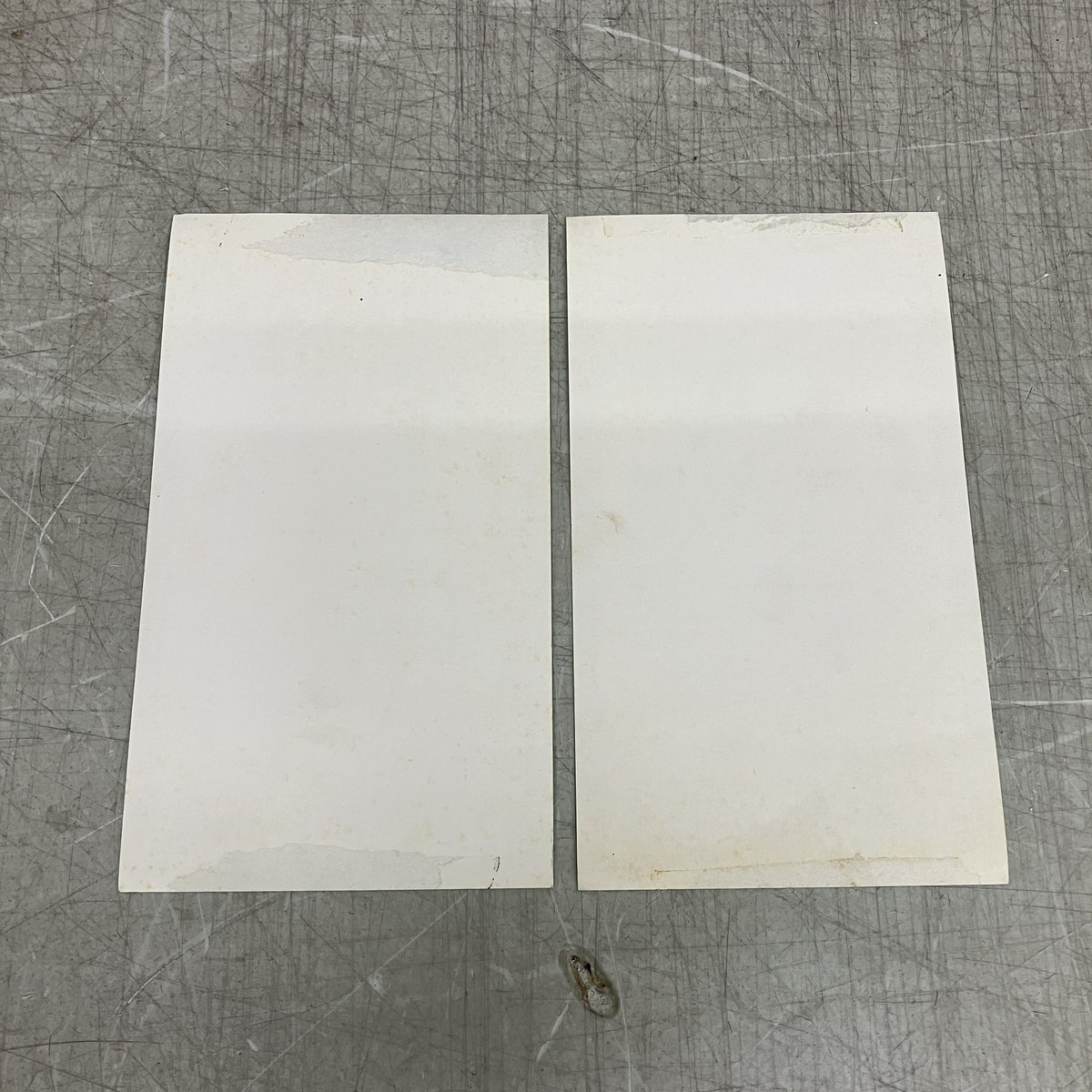 ヤフオク出品中、セガ「チャンピオンベースボール」の純正インストに質問を頂いたので回答兼ねて画像をアップ。
1983年発売であることを考えると状態は悪くないけれど、やはりそれなりの使用感。
テープが貼ってあったのか裏面一部に表面はがれ。