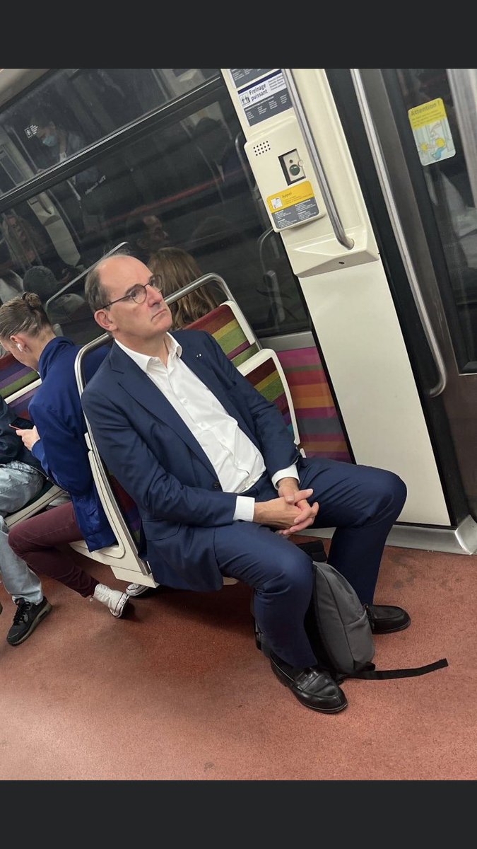 LFI_Forever's tweet image. Bonjour @Villepin : rien de plus simple, il suffit d’y renoncer de vous même sans attendre qu’on vous les retire.