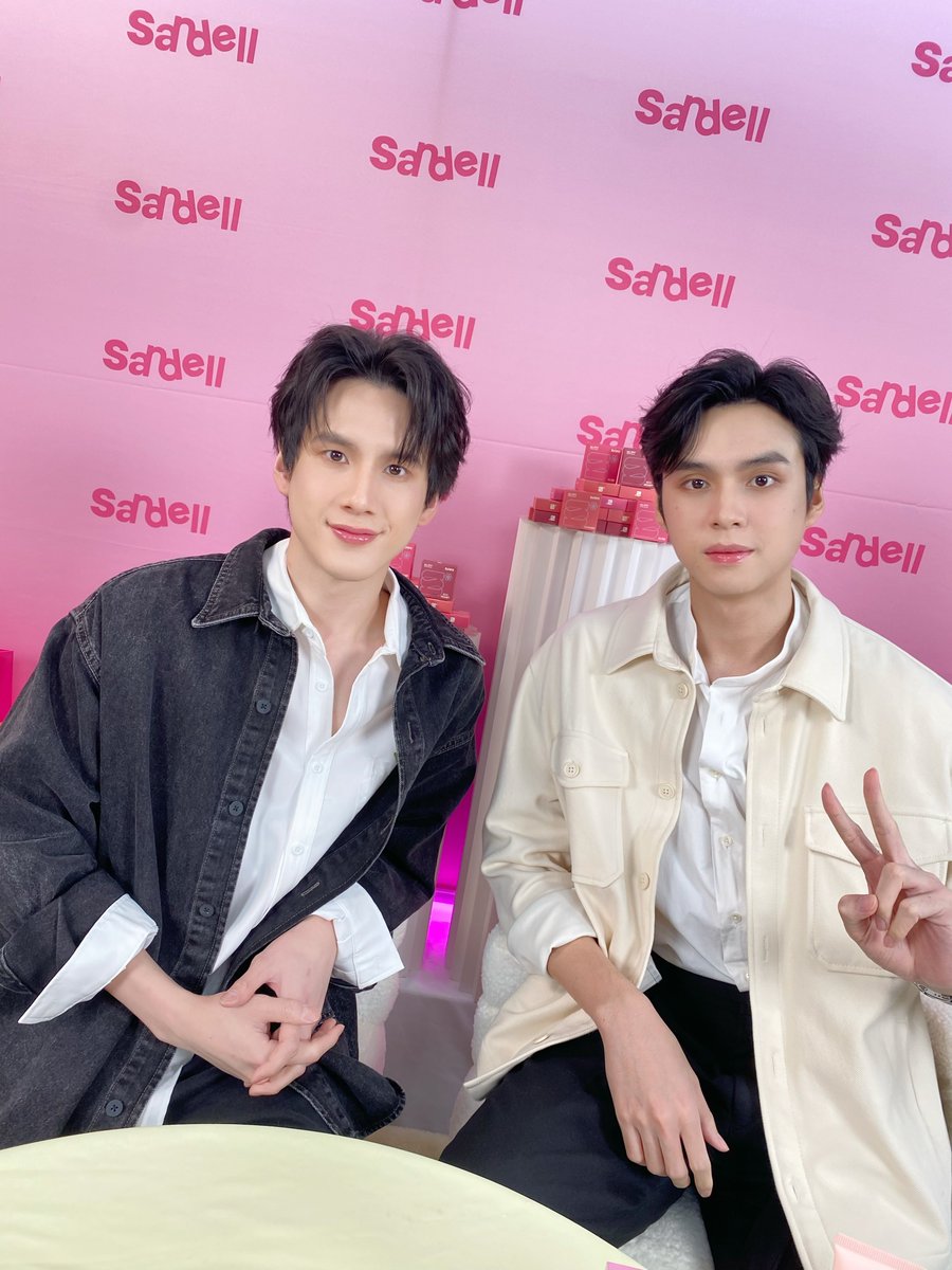 sandellofficial's tweet photo. เจอกันในไลฟ์นะคะทุกคน💖✨

PeeCopter 1st Live Sandell
#SandellLivexPeeCopter https://t.co/lk4sKKE8Yl
