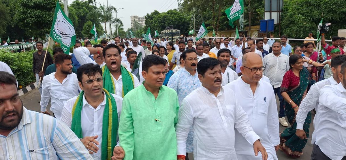 Dr. Amar Patnaik (@amar4odisha) on Twitter photo Today, I and my colleagues from the <a href="/bjd_odisha/">Biju Janata Dal</a> participated in a demonstration at Raj Bhavan and submitted a memorandum to the Hon'ble Governor. We are demanding his immediate intervention to address the severe fertilizer shortage that is jeopardizing our farmers' crops and Today, I and my colleagues from the <a href="/bjd_odisha/">Biju Janata Dal</a> participated in a demonstration at Raj Bhavan and submitted a memorandum to the Hon'ble Governor. We are demanding his immediate intervention to address the severe fertilizer shortage that is jeopardizing our farmers' crops and