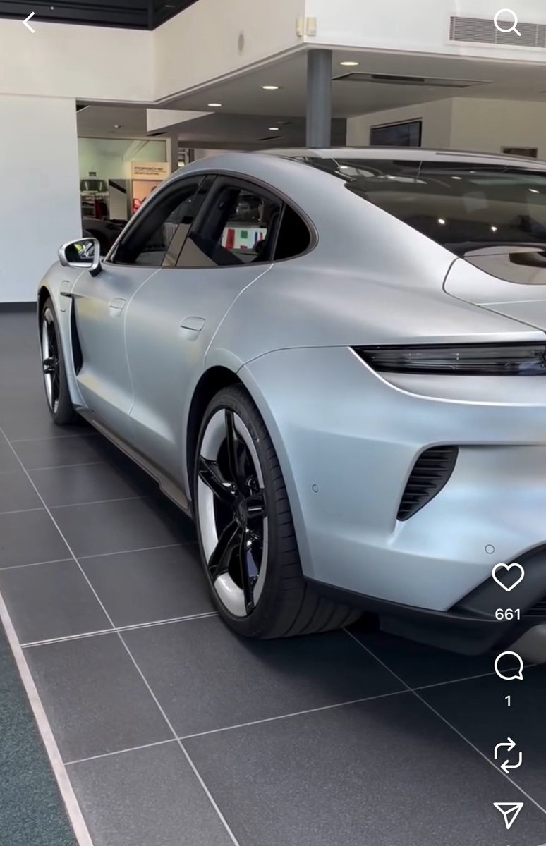納車される車のラッピング検討中🤔
マテリアル感あってサテンシルバーかっこいいな
セダンの方が似合いそうだしクラウンにやるか？