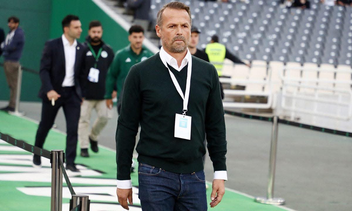 Δρόμο ρε σκουπίδι 
Σκουπίδι φύγε μας έχετε αρρωστήσει γαμω τα σπίτια σας 
#paofc