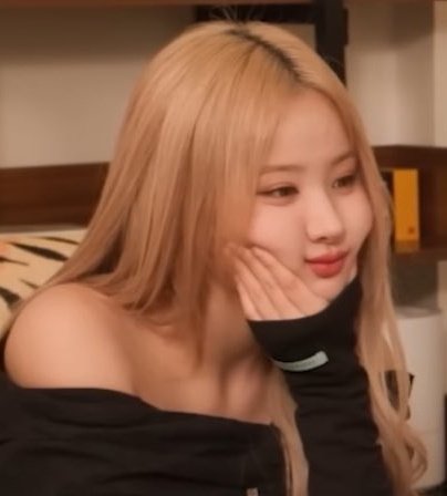 아기뵹아 볼 안 쏟아지게 항상 받쳐줘야해