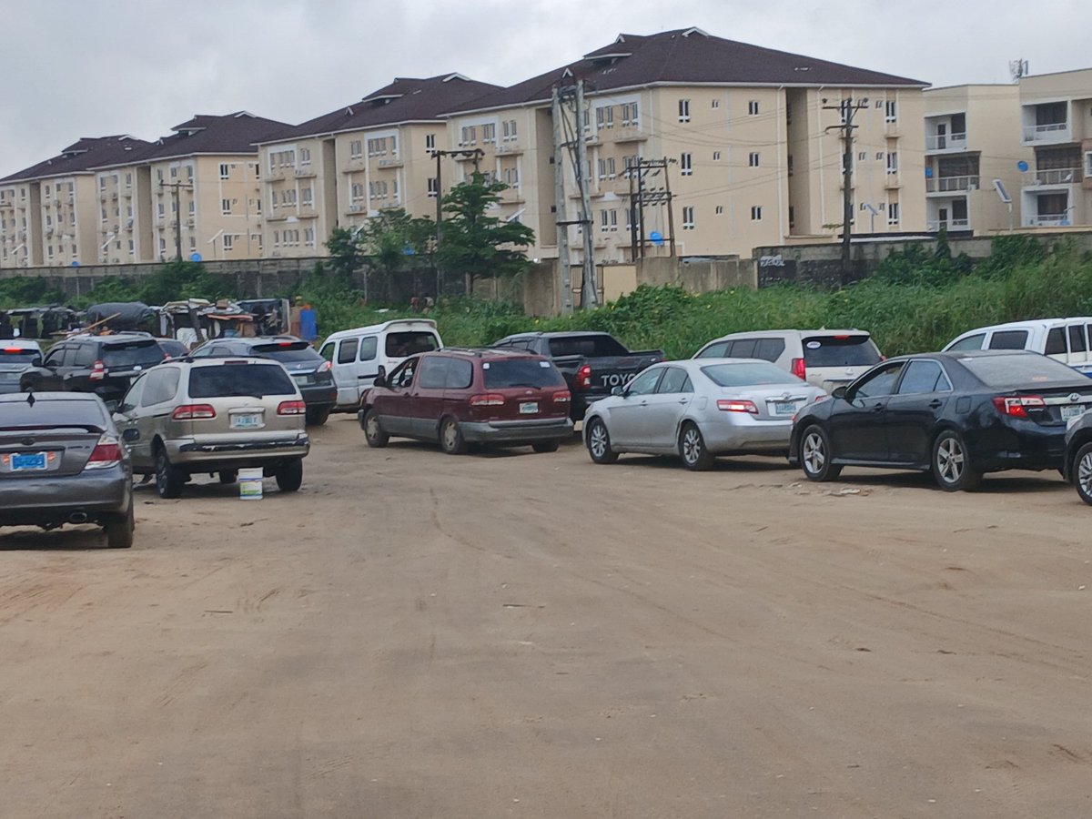 futureflow26's tweet photo. 8.20 am off Chevron Drive/Ajiran Road on a Monday morning when people should be at work. @jidesanwoolu @followlasg, please do Regional road and reconstruct Ajiran road to ease unnecessary traffic in the axis. https://t.co/10skJsLf7l