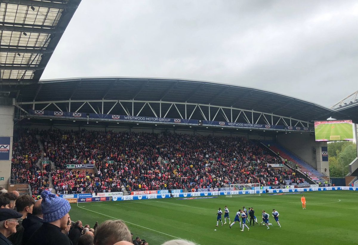 rufc_news's tweet image. Rotherham fans at Wigan 

#drfc proper tinpot lot 🤣👍

#rufc🔴⚪️