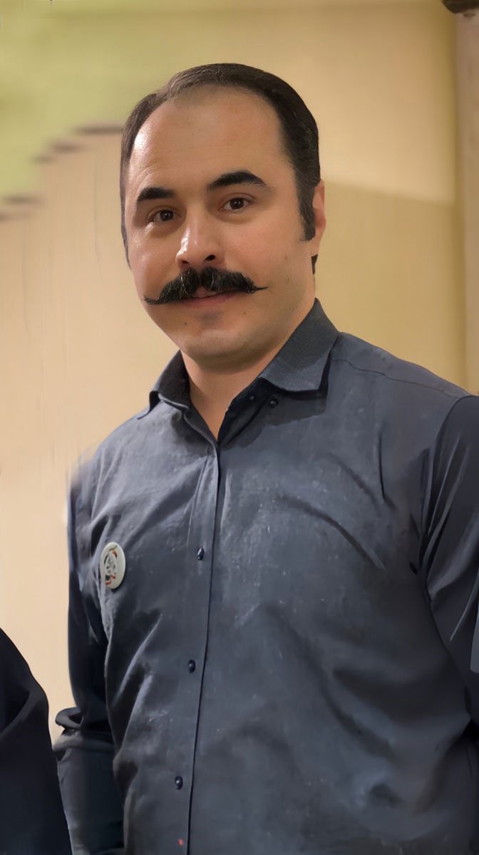اگه اتفاقی برای #حسین_رونقی افتاد وجدان ما، سکوتمون رو می‌بخشه؟
یا شاید مثل #کیانوش_سنجری قراره توی سخت‌ترین شرایط تنهاش بذاریم و بعد هم فقط افسوس بخوریم؟
«سیزدهمین روزِ اعتصاب غذا».