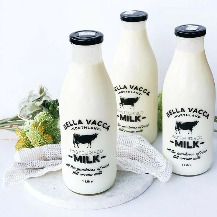 ForgerSector's tweet image. Di sisi meja, tersaji camilan dan minuman yang tampak begitu menggoda. Mereka yang datang tak kuasa menahan diri. Akhirnya menikmati setiap gigitan dengan tanpa sadar, santapan itu perlahan membuat mereka terlelap.