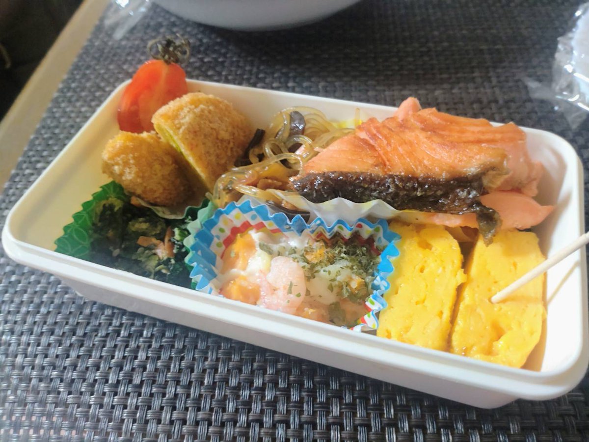 MihoHaru77's tweet image. 鮭を焼いて(,,•﹏•,,)お弁当🍱
#日々#日常#記録#写真#photo#写真がすきな人と繋がりたい#スマホ撮影#お弁当初心者🔰#健康第一