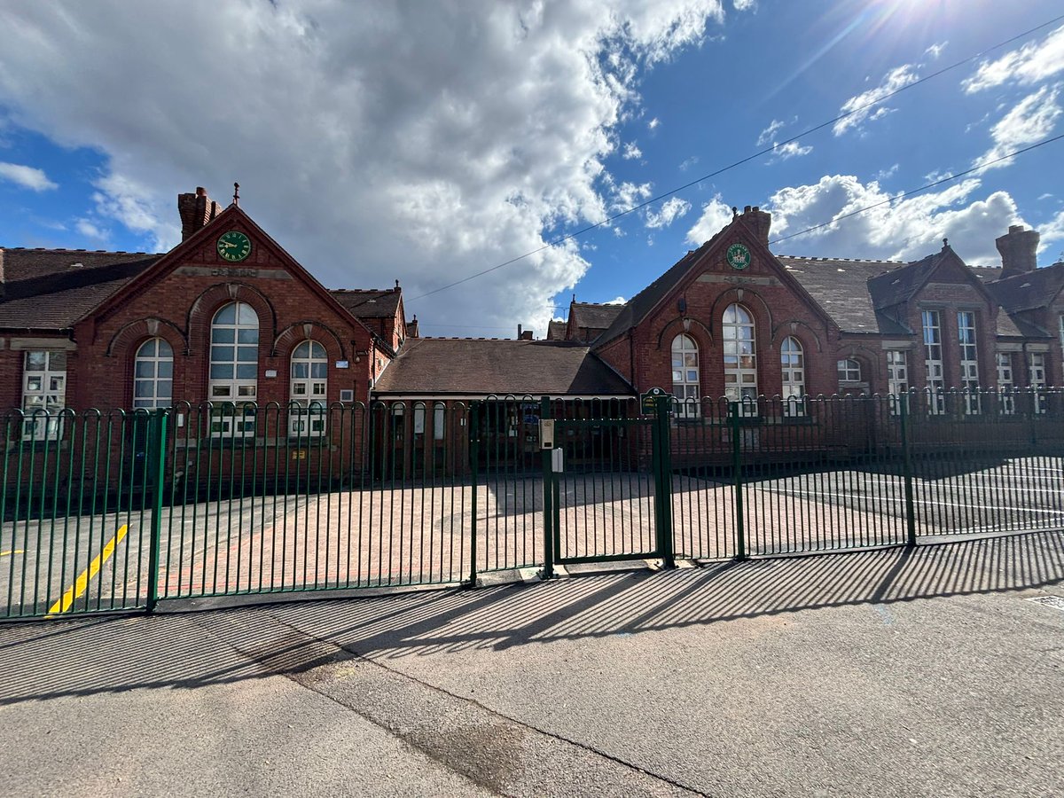 🔐 Completed a school perimeter upgrade with steel fencing, auto gates &amp; access control!
✔️ Secure fencing
✔️ Integrated gate system
✔️ Full site reinstatement
Delivered with:
🤝 Park Lane Fencing
🤝 JF Poulton
🤝 PR Associates

#FencingInstallation #SchoolSecurity #AutomatedGate