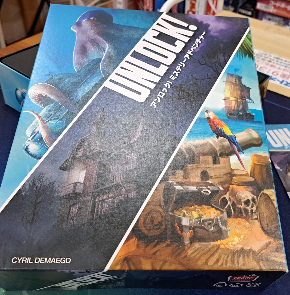 今日のボドゲ４　アンロック！ミステリーアドベンチャー
ネタバレ防止に箱だけ、ノーチラス号のシナリオ。
途中１個だけわからんところで１０分以上悩むも脱出。勝手知ったる二人だと早い！
#ボードゲーム