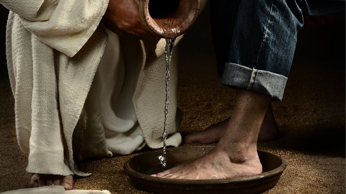 GoFaithstrong's tweet image. Jesus—the King of Kings—knelt lower still, washing even Judas’ feet. True leadership is selfless service. Gratitude frees us to live like Him.

📖 Full devotional here: champ.ly/EVcSSp3U
#dailydevotional #GoFaithStrong #ChristlikeHumility #ThankfulHeart