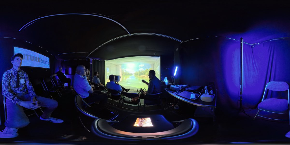 UnitMdsc's tweet image. Bundeswehr-Kongress: Der Rolling Unit Truck war die Plattform des FUTURERoom Command & Awareness Centers – eine immersive Next-Gen-Umgebung mit 360°-Lagebild, agiler & dynamischer als klassische Leitstände. Solarbetrieben, hochmobil, autark.
#CommandAndControl