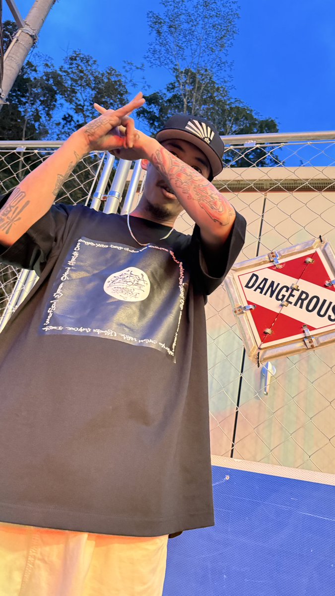 新忍具発売開始🥷🏿

“NINJA GROOVE” TEE

Design by Rob the hunchback

数量限定なのでお早めに✅

digitalninja.thebase.in