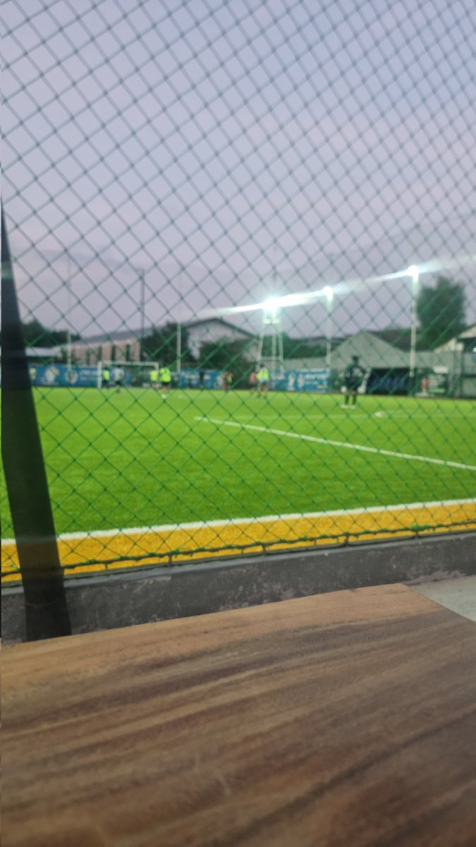 Nek jarene cah2 kae.. Jatuh cinta seorang lelaki hanya sekali sisanya melanjutin hidup.