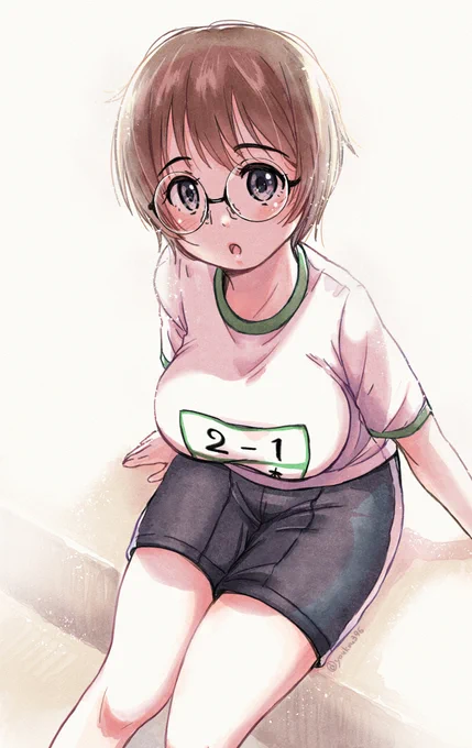 描き比べてみた①(*'▽') ←体操服+クォーターパンツ →体操服+ハーフパンツ #体操服 #ハーフパンツ #眼鏡っ娘