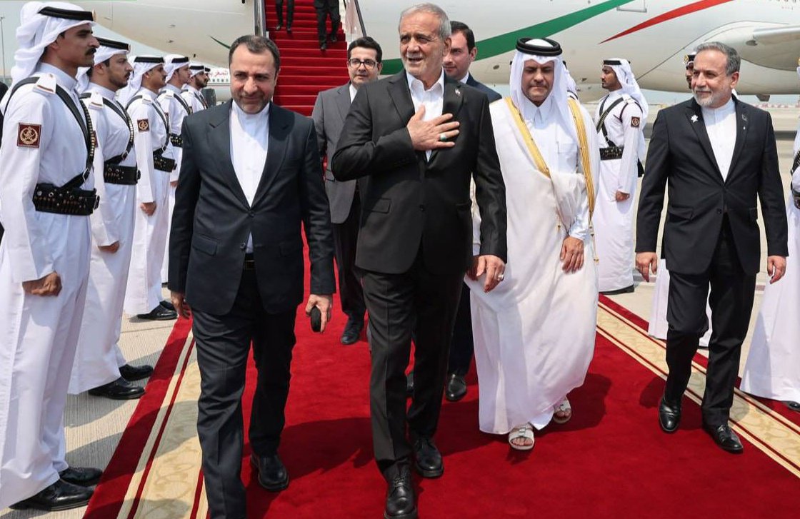 WatchX9870's tweet image. 🇵🇰🇸🇾🇮🇷🇶🇦⚡Leaders Arrive in Doha!

Pakistan PM Shahbaz Sharif, Syrian President Ahmad Al Sharaa, and Iran’s President Masoud Pezeshkian.

 land in Qatar for Arab-Islamic Summit. 

🤝🕌 #ArabIslamicSummit #DohaSummit #ArabUnity