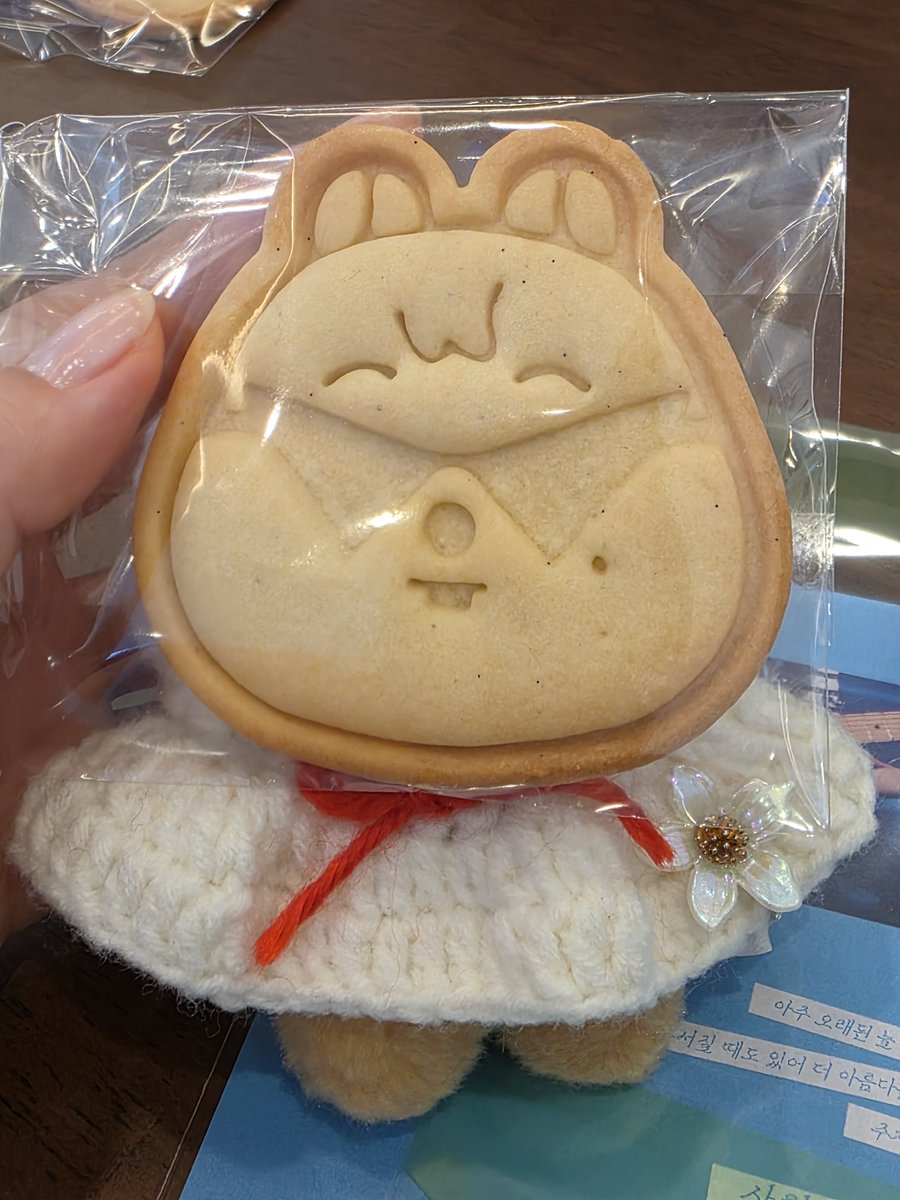 22년도 이후로 오랜만에 미조님 생카 오픈 소식에 달리고 달려 무사히 100번 안에 들기! 미조님 덕에 22년에 한 번 만난 인연도 우연히 다시 만나고 짧지만 사랑 가득한 공간에서 너무 행복하고 즐거웠어요! 미조님이 보여주신 사랑 너무 잘 느꼈습니다🥹 너무 감사합니다🫶🏻
#주제는_사랑