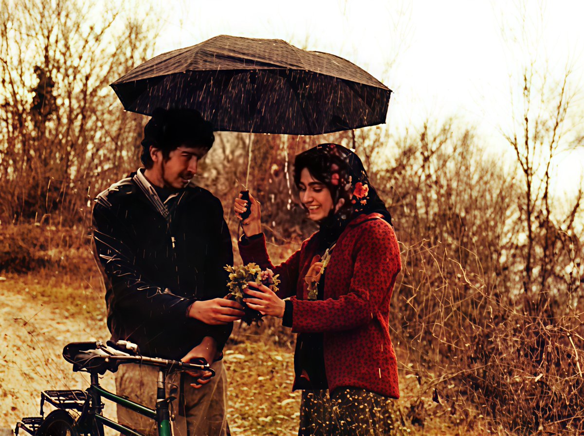 "उत्सव" में मिलूँ न मिलूँ,
"आपातकाल" में सदा साथ हूँ....