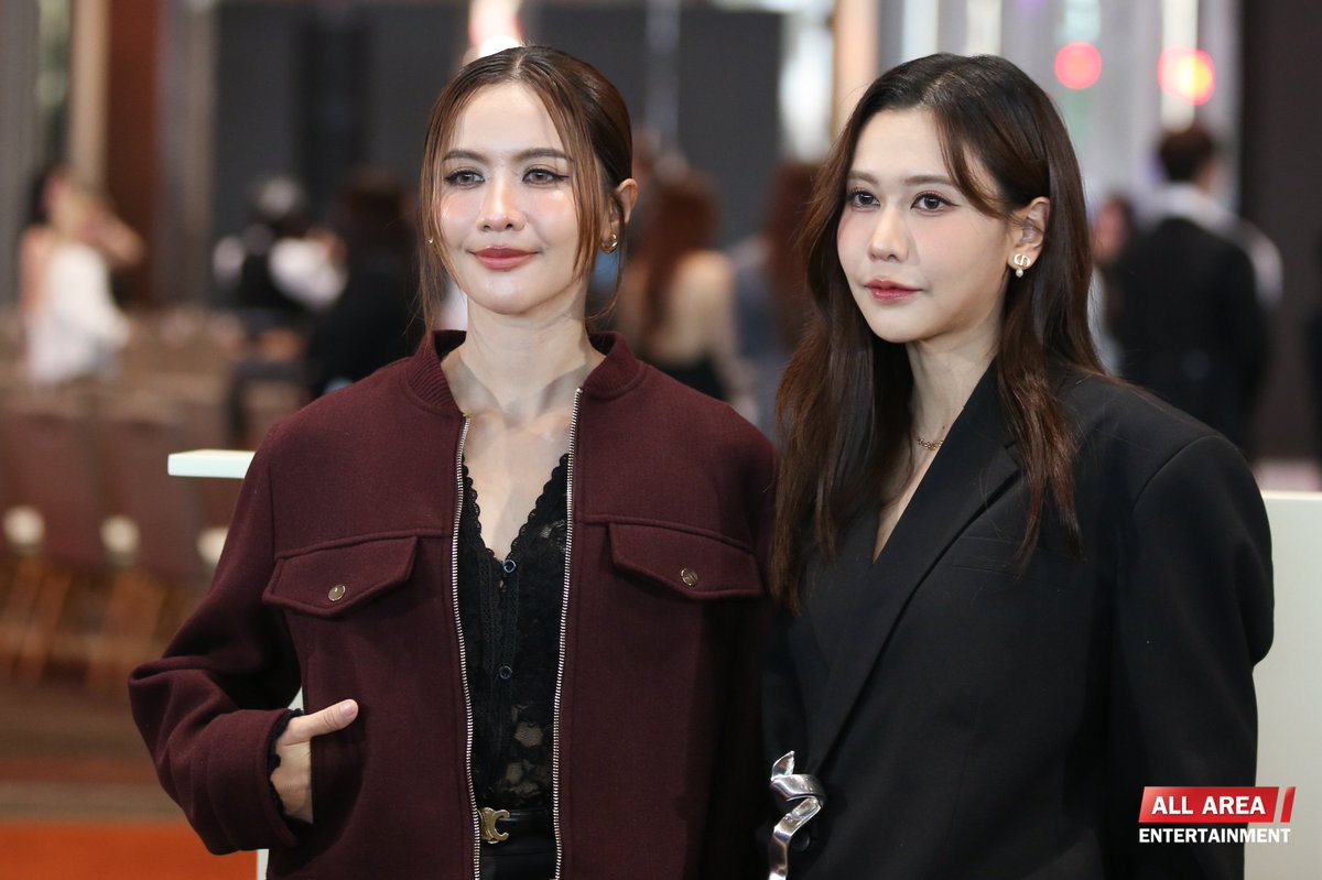 "น้ำหนึ่ง - เนย" ในงานแถลงข่าว การจัดงาน "ELLE Fashion Week 2025" ✨✨️

#EFW2025xNamneungNoey
#น้ำหนึ่งเนย #NamneungNoey
#NamneungMilinD #NoeyKanteera
#EFW2025PressCon
#EFW2025 #SeeYouAtTheTent
#ELLEThailand #ELLEMENThailand