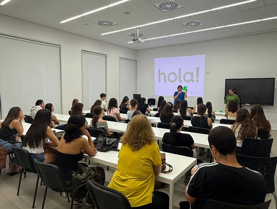 Diputació de Tarragona (@dipta_cat) on Twitter photo 🎶📐🖌️Comença el curs als centres d'ensenyaments artístics de <a href="/Dipta_cat/">Diputació de Tarragona</a> a #Reus, #Tarragona i #Tortosa. 🎒💻🎸S'incorporen a les aules 1.123 alumnes als #ConservatorisDipta i 678, a les escoles d'#ArtiDisseny
<a href="/CMTarragona/">Conservatori Diputació a Tarragona</a> <a href="/cmtortosa/">Conservatori Tortosa</a> <a href="/cmreus/">Conservatori Reus</a> <a href="/eadreus/">eadreus</a> <a href="/EADTarragona/">EADTarragona</a> 🎶📐🖌️Comença el curs als centres d'ensenyaments artístics de <a href="/Dipta_cat/">Diputació de Tarragona</a> a #Reus, #Tarragona i #Tortosa. 🎒💻🎸S'incorporen a les aules 1.123 alumnes als #ConservatorisDipta i 678, a les escoles d'#ArtiDisseny
<a href="/CMTarragona/">Conservatori Diputació a Tarragona</a> <a href="/cmtortosa/">Conservatori Tortosa</a> <a href="/cmreus/">Conservatori Reus</a> <a href="/eadreus/">eadreus</a> <a href="/EADTarragona/">EADTarragona</a>