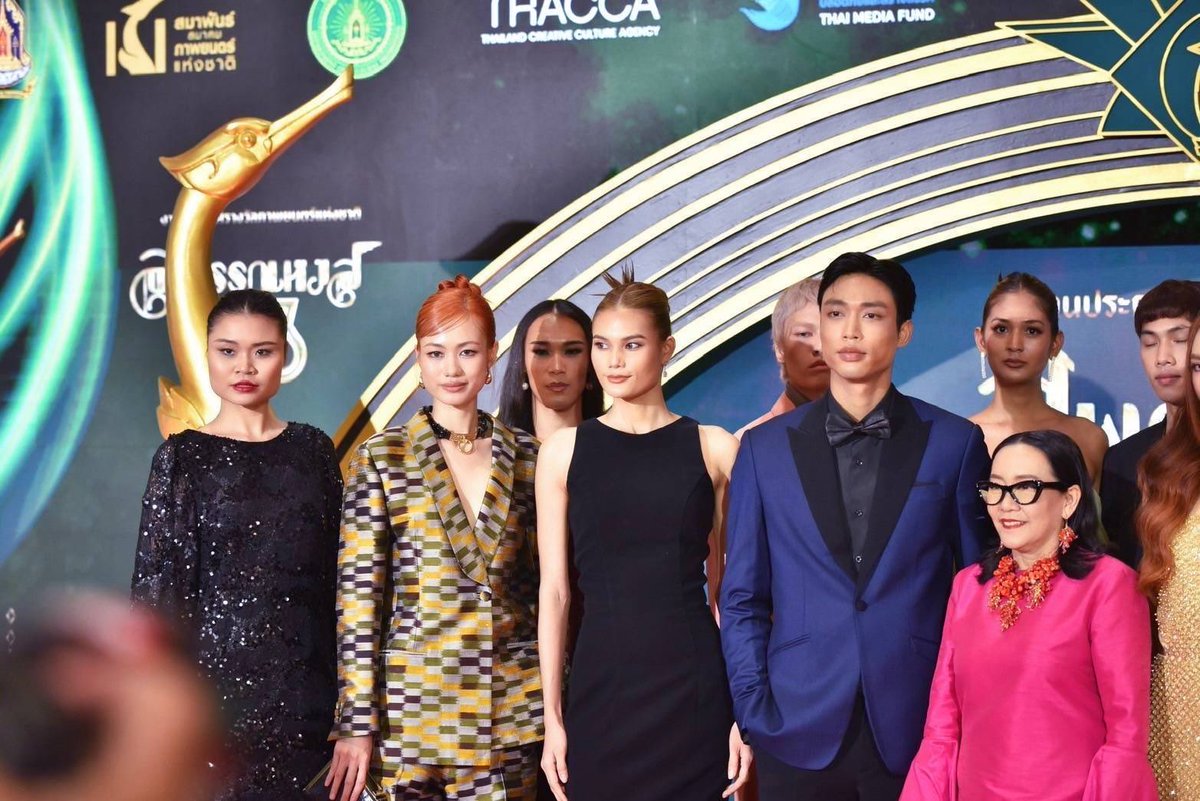newsway_ent's tweet image. นางแบบหน้าเก๋ "แทมมี่" จากรายการ Thai Face Top Model  ร่วมเดินพรมแดงในงานประกาศรางวัลภาพยนตร์แห่งชาติ "สุพรรณหงส์ครั้งที่ 33"

#สุพรรณหงส์ครั้งที่33 
#Suphannahong33 
 #Tammy #Tammythaifacetopmodel
#thaifacetopmodelofficial