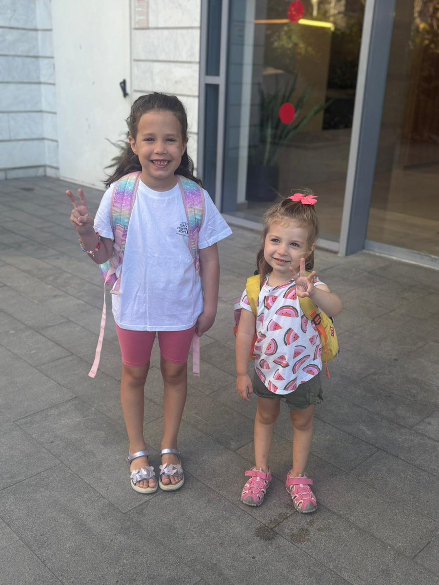 veredkurtz's tweet photo. On a personal note, I began working on this project in 2018, when I was pregnant with Yael. Today, Yael is in 2nd grade, and her sister Tamar is 3.5. In the meantime, I moved abroad for my postdoc and recently returned home to begin my faculty position at @HebrewU. n/n https://t.co/gv4vcyMWre