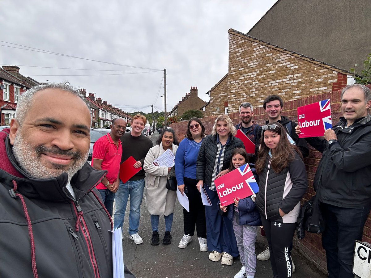 A busy few days engaging with Croydonians on the doorstep - from my own ward of Broad Green to Crystal Palace &amp; Upper Norwood to Thornton Heath - lots of good conversations and positive feedback for <a href="/RowennaDavis/">Rowenna Davis</a>’s plan to put people first in Croydon 🌹🙏