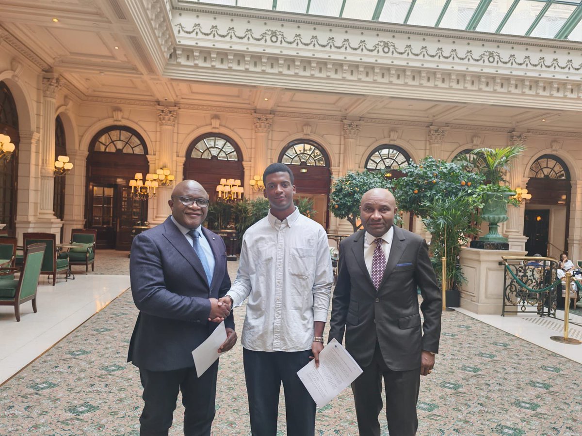 Club_Efficience's tweet image. Ce Samedi à l&apos;hôtel INTERCONTINENTAL Paris Signature de partenariat entre l’association #MODIO et @Club_Efficience 
la collaboration entre les 2 institutions par la promotion de Effi-market.com et la promotion du concours MODIO.
effi-market.com/lancement-effi…