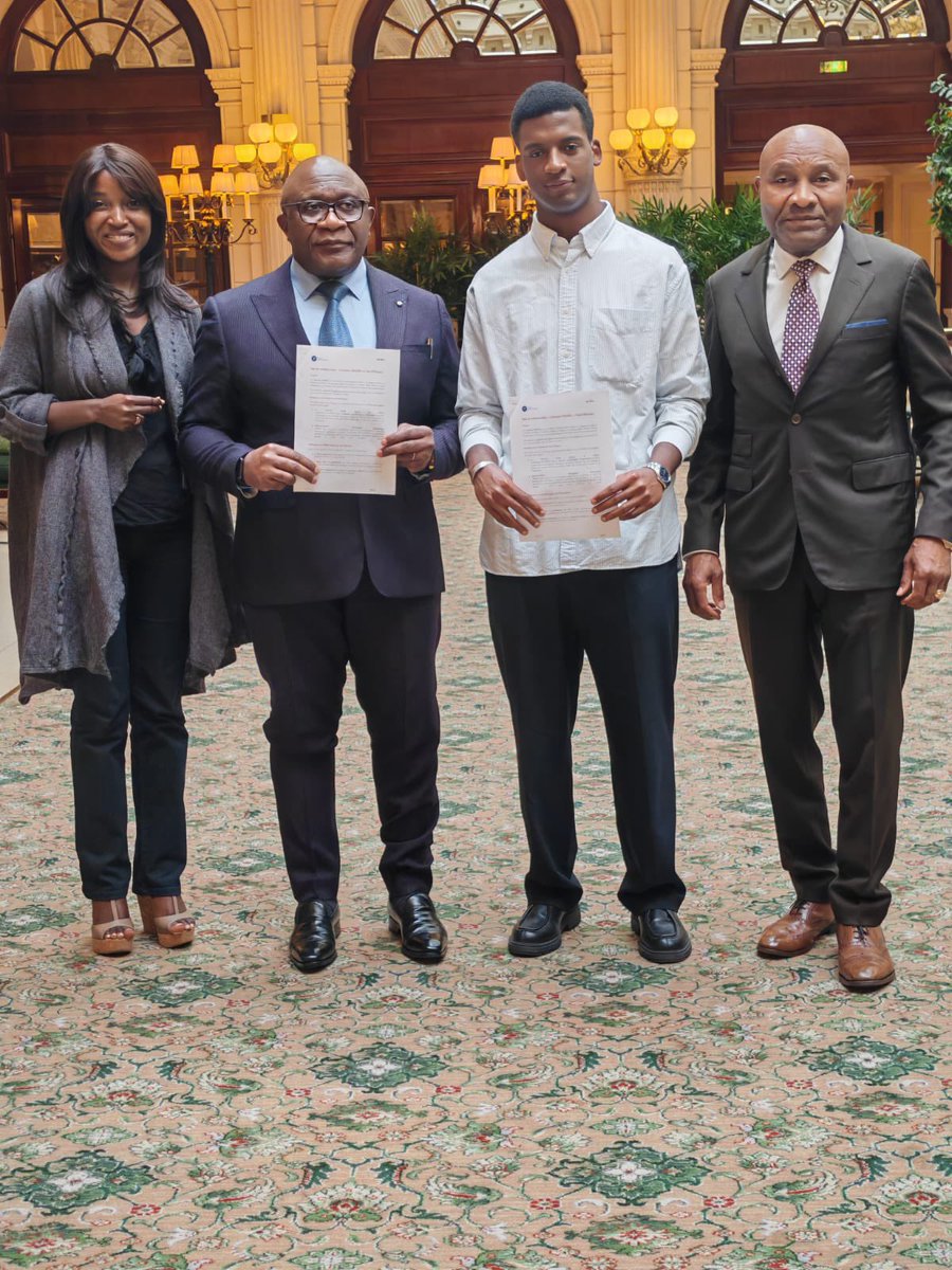 Club_Efficience's tweet image. Ce Samedi à l&apos;hôtel INTERCONTINENTAL Paris Signature de partenariat entre l’association #MODIO et @Club_Efficience 
la collaboration entre les 2 institutions par la promotion de Effi-market.com et la promotion du concours MODIO.
effi-market.com/lancement-effi…