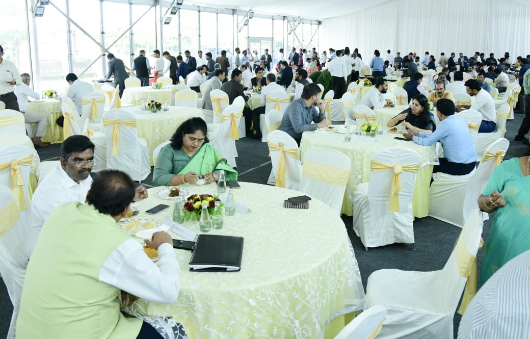 RamanaiduTDP's tweet image. కలెక్టర్ల సదస్సు సందర్భంగా సచివాలయంలో  మంత్రులతో కలిసి లంచ్ చేసిన ముఖ్యమంత్రి చంద్రబాబు నాయుడు గారితో...
#NimmalaRamaNaidu
#waterresources
#irrigation
#APGovernment
#Amaravathi