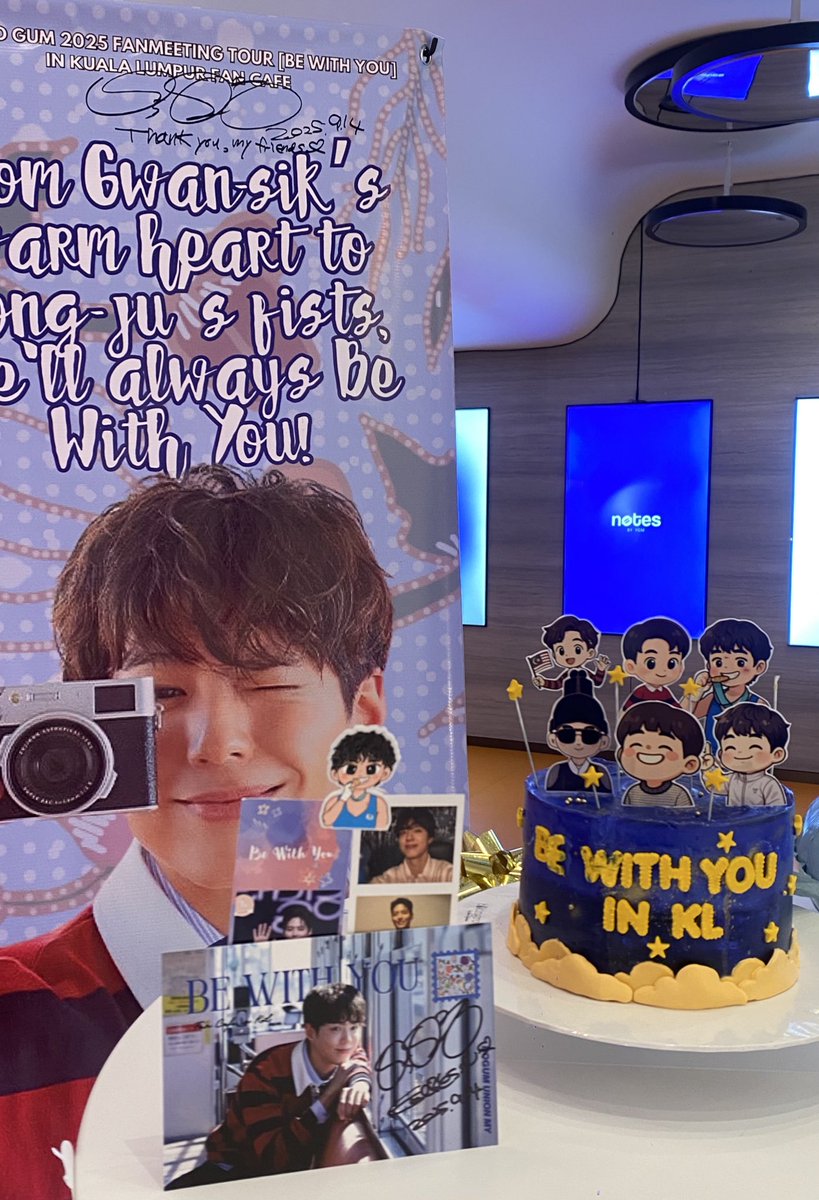 NOTESW_Official's tweet photo. A beautiful surprise on 14.09.25😭💫 @bogummy Park Bo Gum visited our store—and his smile lit up everything💖 So grateful to have shared this moment with the fans🥹@mybogumunion  Truly a day to remember✨
#ehhboguminmylah #parkbogum #parkboguminkl #bewithyouinkl #박보검 #notes https://t.co/Lm3jNvWOgS