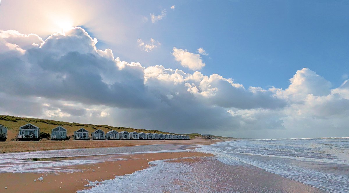 Mooi spectulair kwam de zon te voorschijn.#Julianadorp
<a href="/weermanrobert/">➡️ Robert de Vries</a> <a href="/mrmiddendorp/">Maurice Middendorp</a>  <a href="/weerverteller/">Weerverteller.nl</a> <a href="/BuienRadarNL/">Buienradar</a> 
#weerfoto <a href="/_weernl/">Weer.nl</a>
<a href="/jordiweerman/">Jordi Huirne</a>
<a href="/WilliamHuizinga/">William Huizinga</a>
<a href="/weeronline/">Weeronline</a>
<a href="/marjondehond/">Marjon de Hond</a>
<a href="/HartvNL/">Hart van Nederland</a>
<a href="/onwukaa/">Amara Onwuka</a> <a href="/Weerplaza/">Weerplaza.nl</a>
<a href="/WNLVandaag/">WNL Vandaag</a>
#ochtendgloren #ontbijtnieuws #rtl