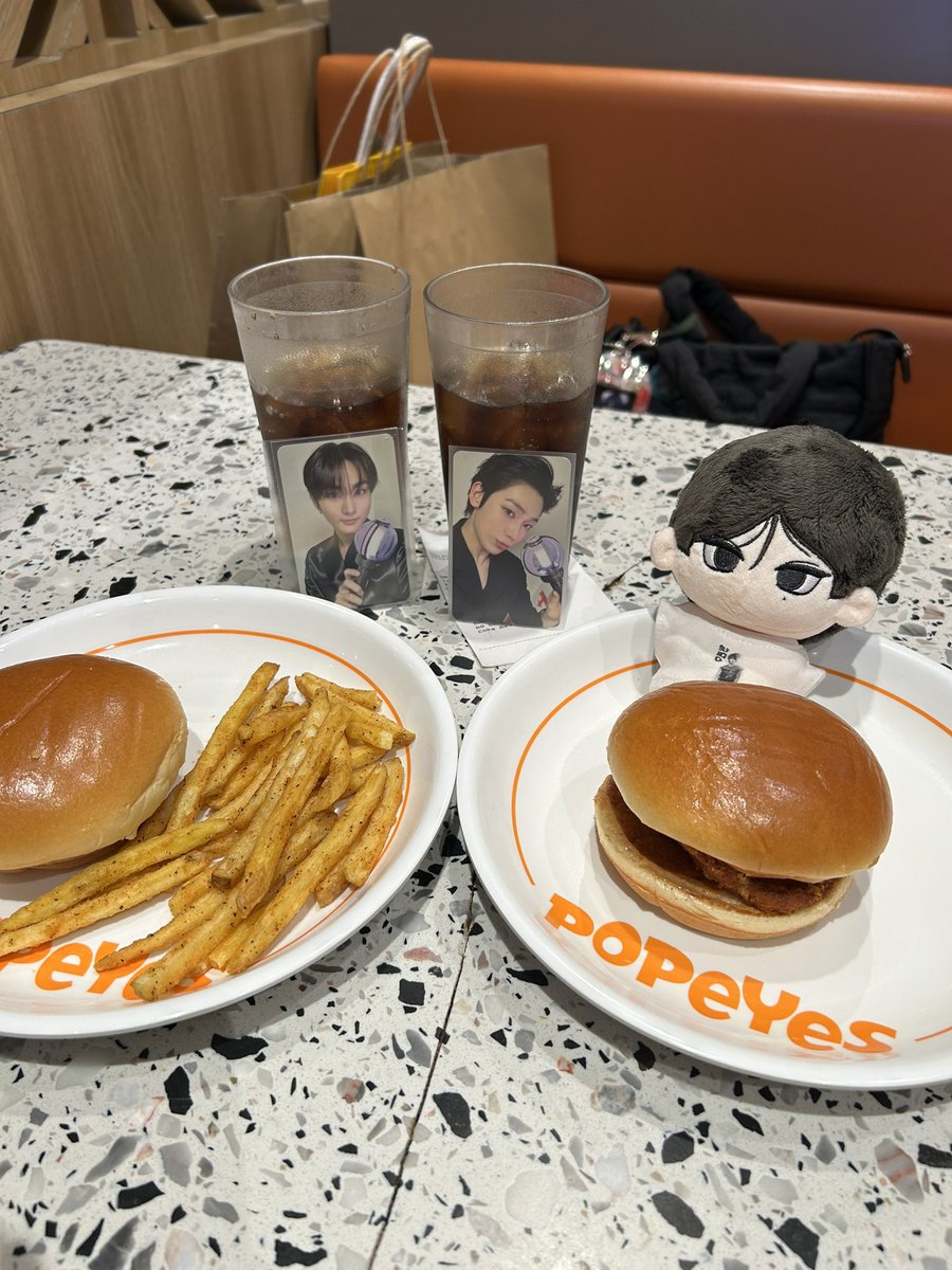 Line_carts's tweet image. Super late BUT WTF ANG POGI NI SUNOO🙉