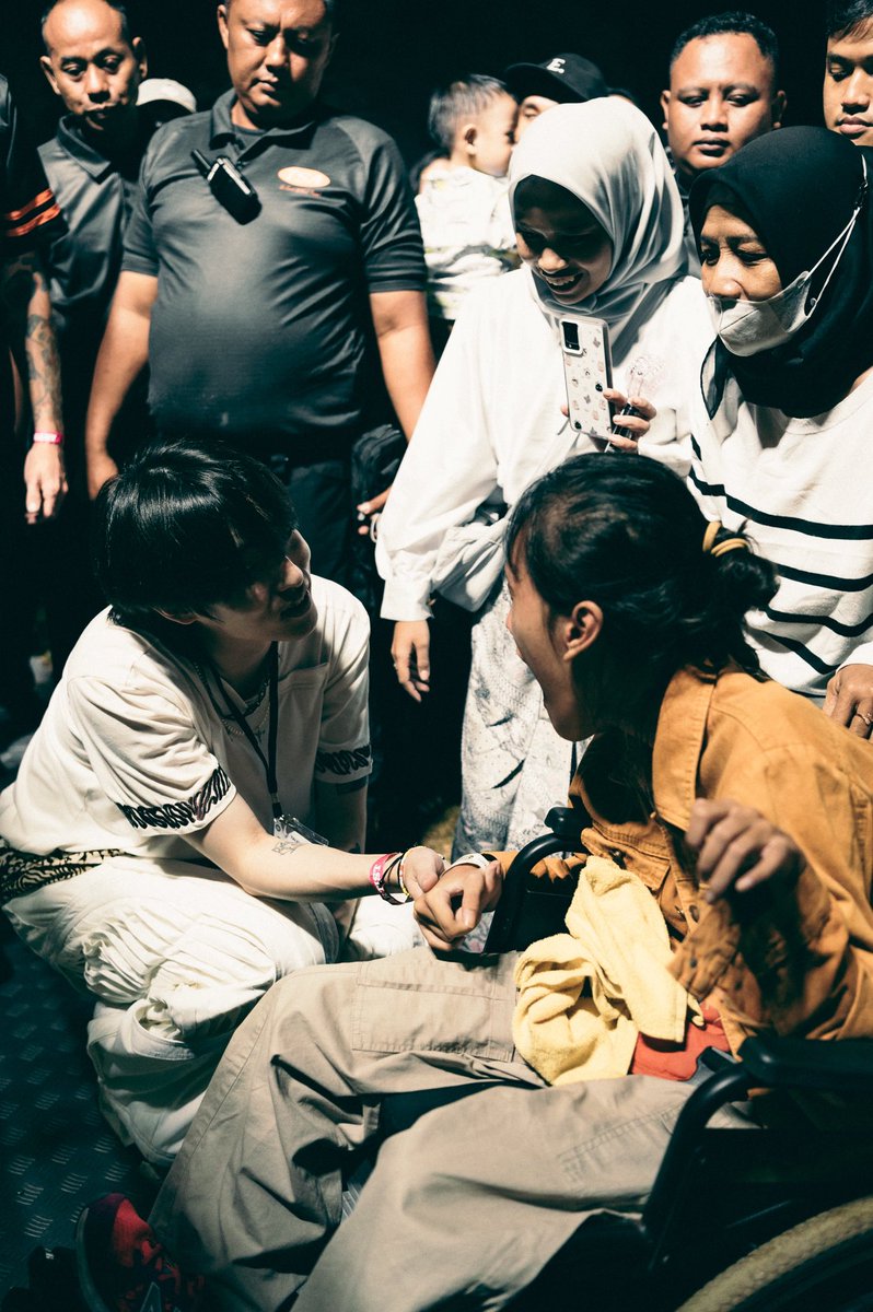 earJPark's tweet photo. Can’t wait to share this moment with you all. It changed my life and I am so excited for you to hear it 🙇‍♂️ 
presave ⬇️
https://t.co/BfIedOHrW4 https://t.co/PEAQwu4hP3