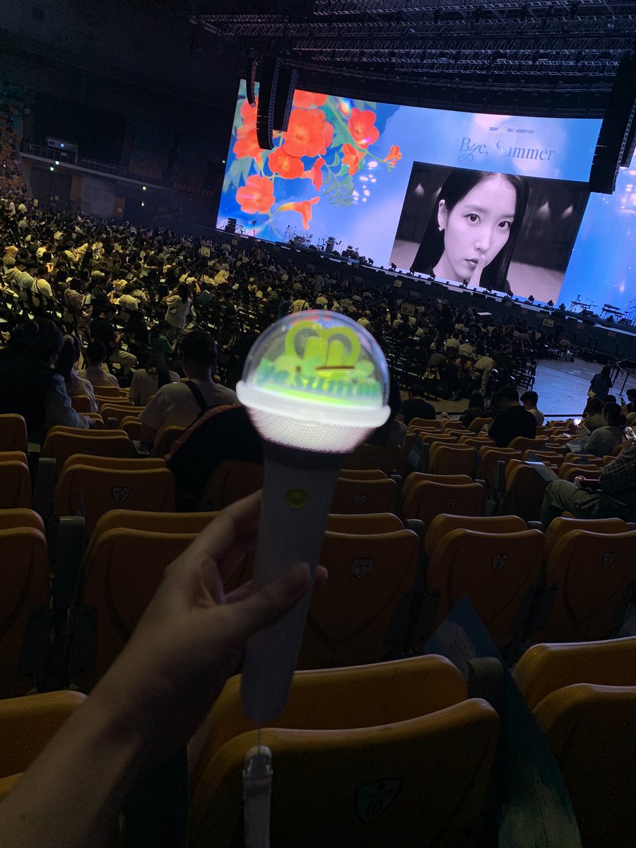 dontforgetheID's tweet photo. @Yoon_GR 
바이썸머 아이크링 나눔 감사합니다!
착용샷 찍는데 너무 예뻐서 감탄만 했어요🩵💙 https://t.co/eCWpLX0wWU