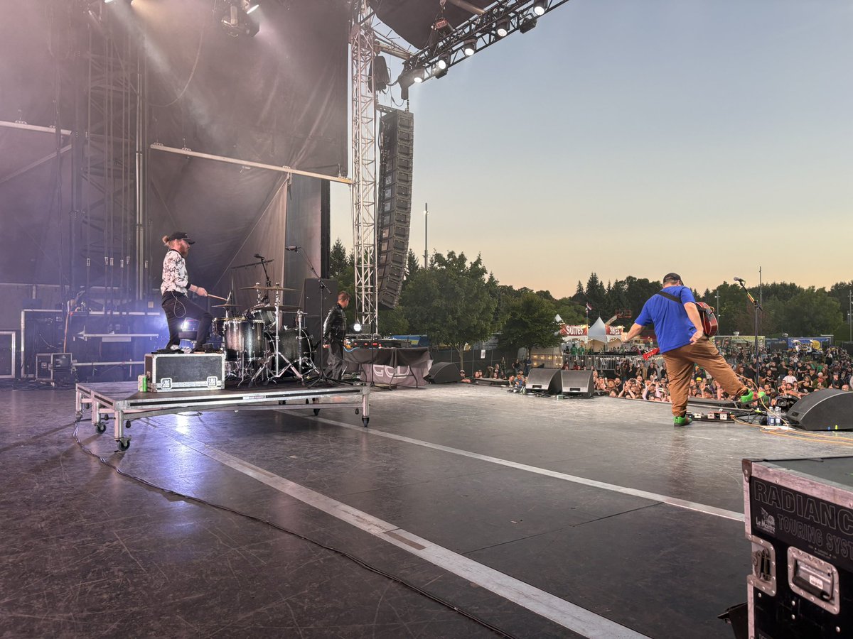 won the auction at city folk &amp; got to sit side stage for last USS show of 2025. A great finish 2 summer of shows (Toronto x 3, iceberg alley St Johns, key to bala, Jackson triggs) looking forward to what’s next. Love you guys, thx 4 the Bubly <a href="/MattExit/">Matthew Charles</a> <a href="/USSMUSIC/">USS</a> <a href="/HUMANKEBAB/">HUMAN KEBAB</a>