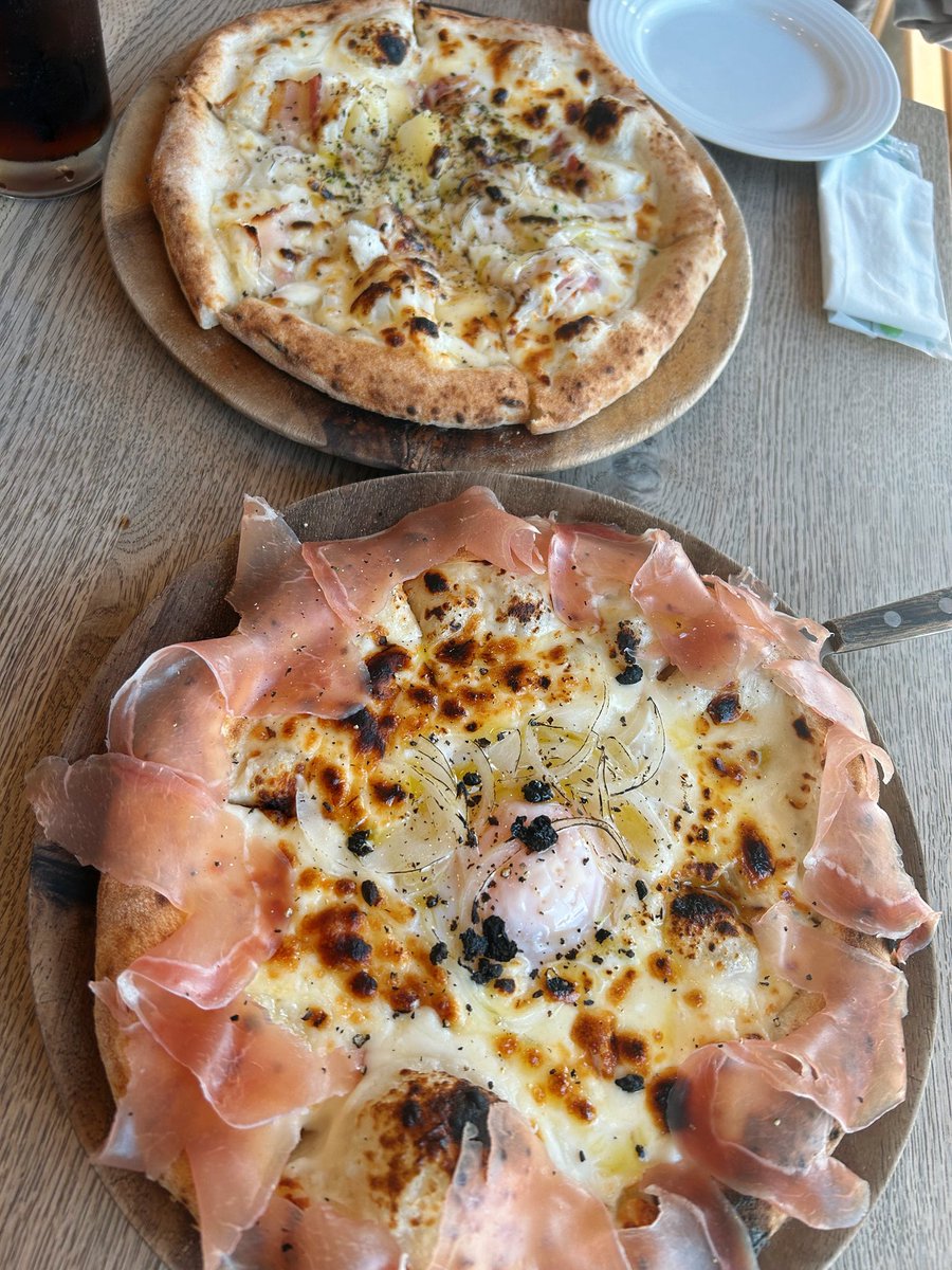 Trima08game's tweet photo. 高校時代の友達と糸島ランチ🍕
お昼食べた後は友達もう1人と合流して放生会行ってきた✌️✨
ゾンビ村に高身長ゾンビさんがいた😳🧟
ファンサえぐかったな…… https://t.co/b1tvaq02vE