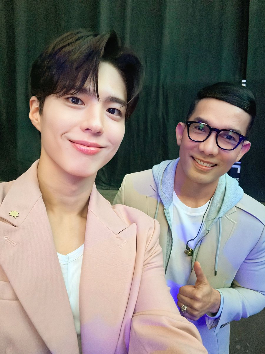 indraherlambang's tweet photo. I think it’s common knowledge: Park Bo-gum is literally the sweetest. Everyone who’s worked with him says the same thing, and yes, based on my personal experience: IT’S TRUE! 

Merely 10 minutes before the show he wanted to meet me backstage, I assumed for a last minute short briefing which is quite unusual. Instead, he appeared with the biggest smile, holding a white envelope with both hands and politely gave it to me. Inside? A handwritten note in Bahasa Indonesia with his big signature and my name on top of it.. Hello? Park Bo-gum wrote my name? I almost cried but remembered, oh right… I still have to host a whole show.. 😭

On stage, he went along with all my antics: the jugijagijug train, the “eee.. ya!” chant, even saying “semangat sayang” with full sincerity. He complimented me for random things, apologized when I jokingly asked for his hat, hugged me, and smiled non-stop like a human sunbeam. 🥰

And just when I thought it couldn’t get sweeter, after the show, he hugged me again, said “Thank you so much for today. I will remember you”, and then… thanked my team backstage. 😭

Like, WHO does that?

So yes, trust every wholesome story you hear about him. Park Bo-gum is truly that guy: the softest, kindest, sweetest soul. 

Manifesting hard that I’ll meet him again soon. 🥹

Thank you @ime_indonesia for having me.
Thank you @dianapetrina for being awesome!
Thank you Bogum Bokjibu Indonesia untuk energi positifnya yang luar biasa!