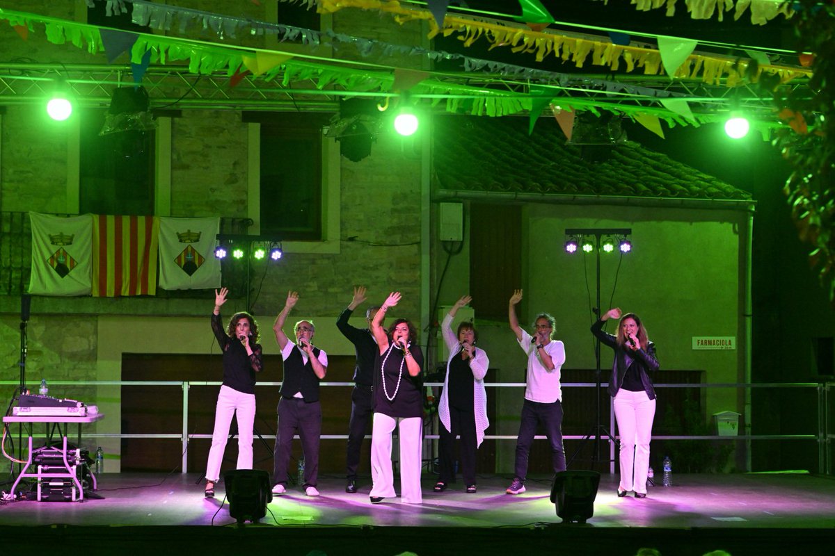 AjMontmaneu's tweet photo. Imatges del #soparpopular de #FestaMajor celebrat el passat divendres dia 5 de setembre. Presentació de l'#hereuipubilla que ens representaran el nostre municipi i de la #pregonera d'enguany. Actuació del grup vocal Petit Comitè.
#Montmaneu #LaPanadella #Anoia #FestaMajor2025 https://t.co/F1yirp9w7a