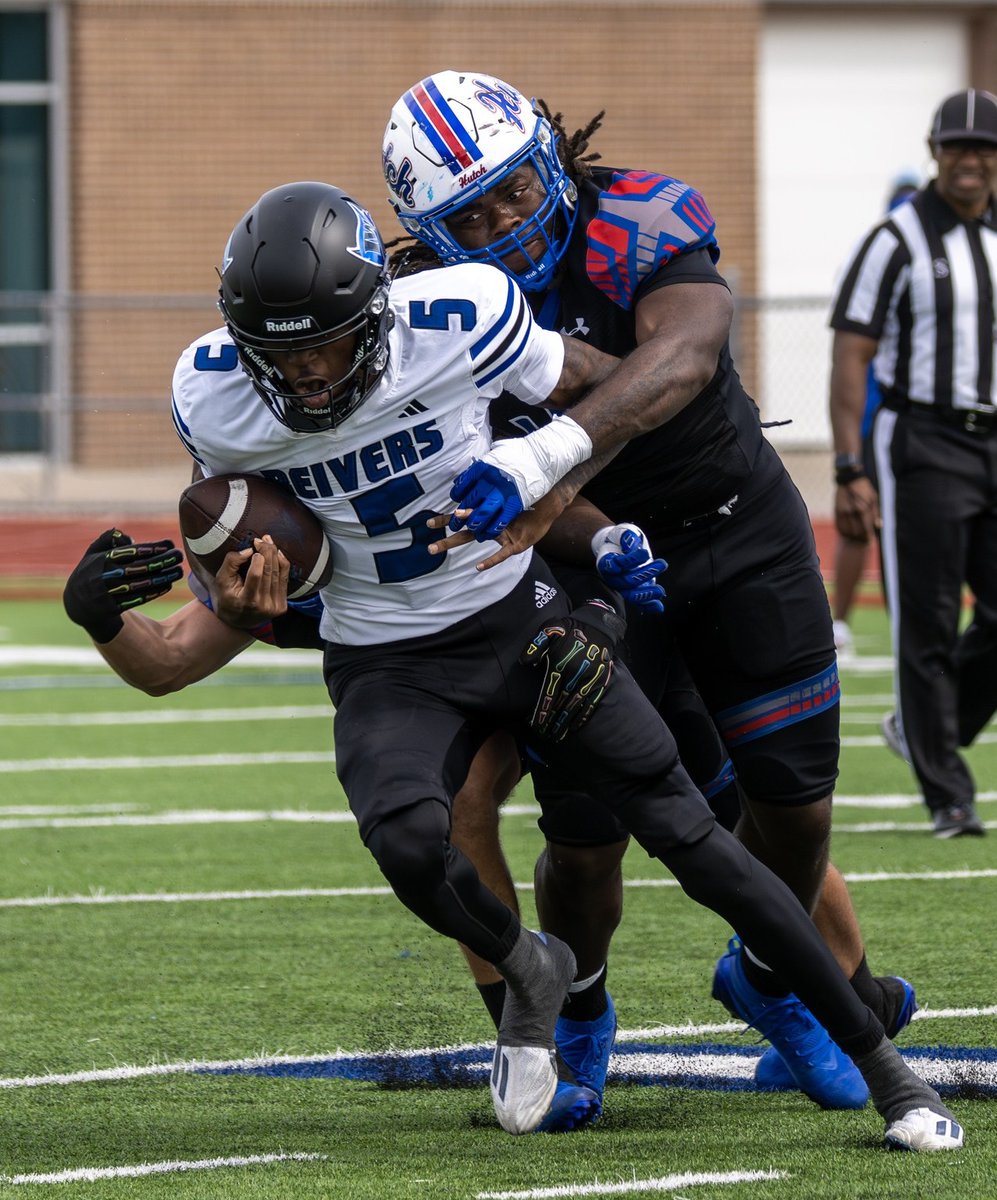KJ Henson <a href="/_KJhenson/">KJ</a> @ Hutch JuCo <a href="/BlueDragonsFB/">Hutchinson Blue Dragon Football</a> recorded 9 tckls + 2 TFLs + 1½ Sacks vs Iowa Western JuCo <a href="/bluedragonsport/">Blue Dragon Sports</a>