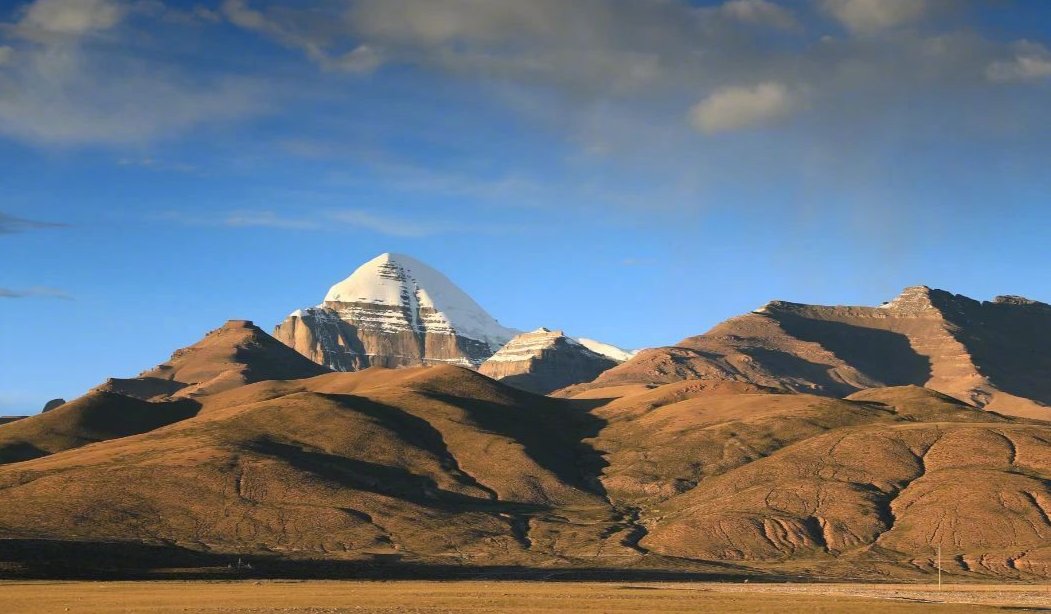 BarkhorLhasa's tweet photo. 秋意里的冈仁波齐。中国西藏སྟོན་ཁའི་གངས་རིན་པོ་ཆེ་། ཀྲུང་གོའི་བོད་ལྗོངས། https://t.co/SKQGEF21SF