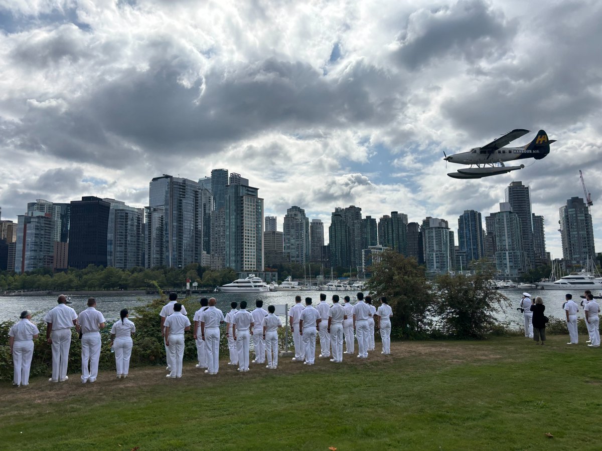 CChileVancouver's tweet image. ⚓️The Consul General Allan Najum was honored to attend the #ChangeofCommand Ceremony for His  Majesty &apos;s Canadian Ship Discovery @RoyalCanNavy Reserve Division in Stanley Park #Vancouver

Congratulations to Jeffrey Baxter, the new Commanding Officer of @HMCSDiscovery 

🇨🇱 🤝 🇨🇦