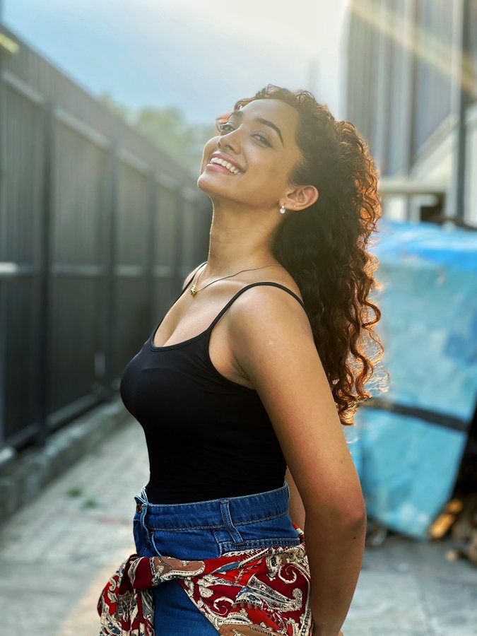 G04oifCaYAAC12f?format=jpg&name=900x900