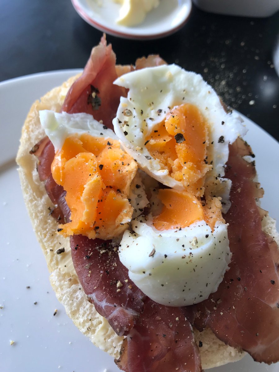 Homefrühstück 
2 Km 🏊‍♂️
Latte Macchiato, 🥚Brötchen, getoastetes Baguette, Rindersaftschinken, Salami, Marmeladen , Butter 
<a href="/pulpo404/">pulpo404</a> <a href="/FPflaumenbaum/">fritzchenpflaumenbaum</a>