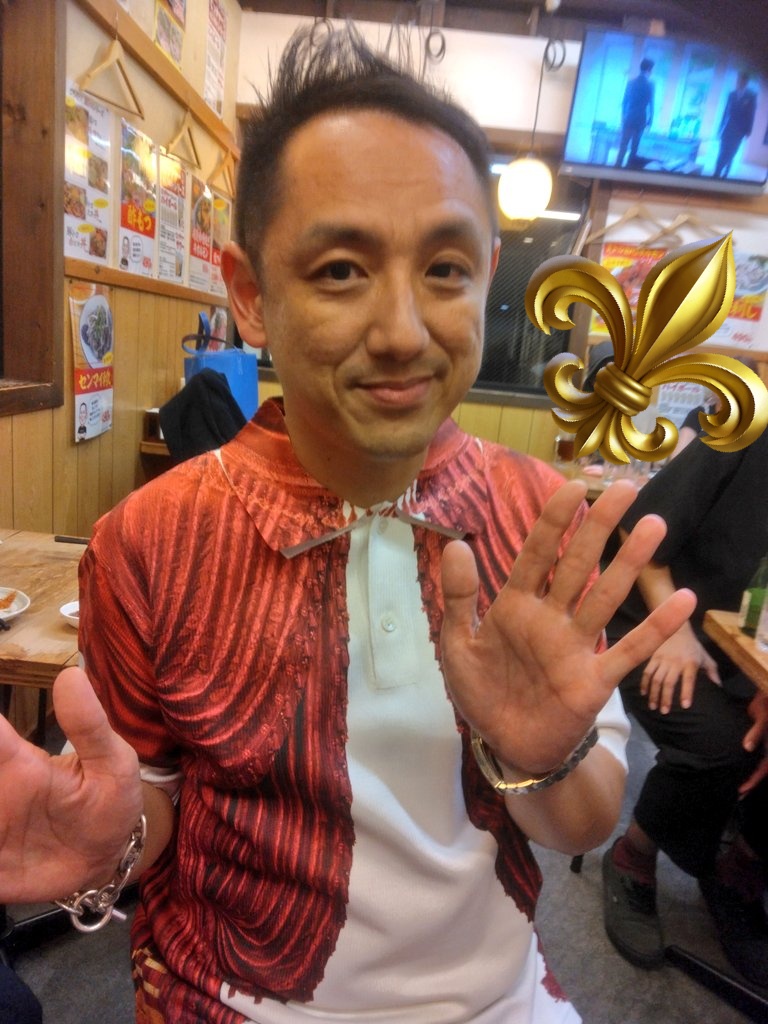 shinka_katsura2's tweet image. 先日㊗️お手伝いに伺いました
ロビーまで華やか爽やかな空気に満たされていました
鶴太郎さんの後ろ幕が、はっとするほど美しくて、色合いも提灯の明かりに映えて、沢山写真を撮らせていただきました
が、殆どぼけぼけでした
円楽師匠の私服も、ゴージャスな #幕 !の柄で、お洒落でいらっしゃいました❇