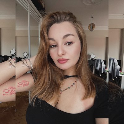 değerli bağlantılarım profil fotoğrafımı değiştirdiğimi duyurmaktan mutluluk duyarım!