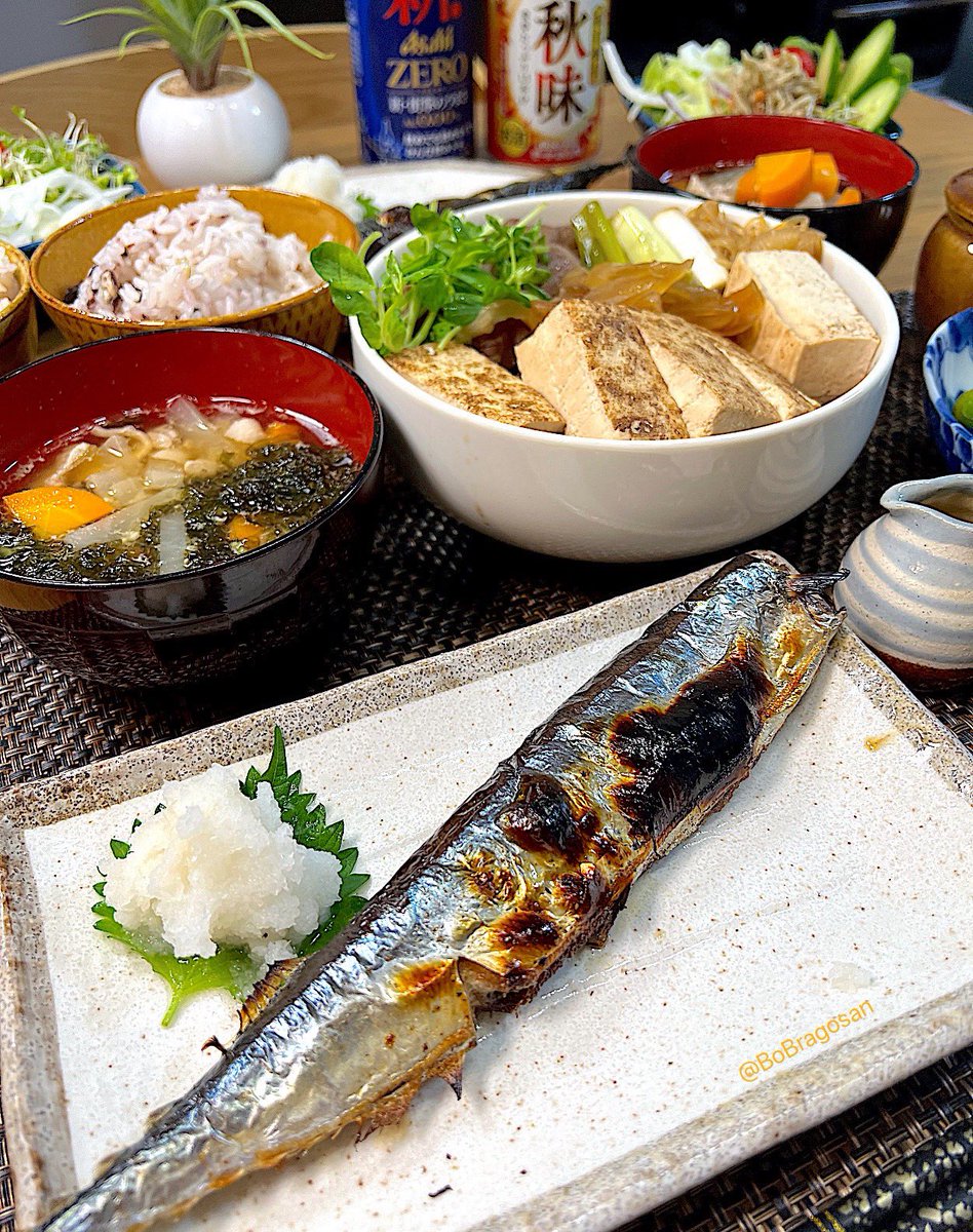 BoBragosan's tweet photo. 今年初の秋刀魚！
デーカー過ーぎ〜〜☝️💋 https://t.co/uxfqF1s9jN