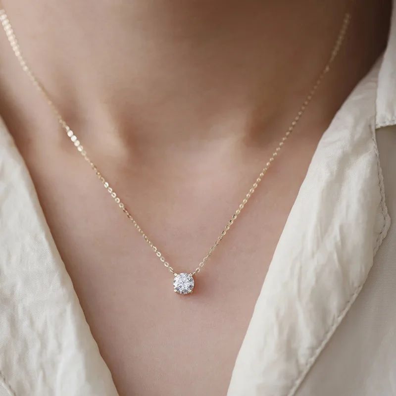 moss_shields's tweet image. The ultimate versatile piece. This sterling silver gold-plated clavicle chain with a single zircon offers perfect everyday sparkle for any occasion. #MinimalistJewelry #EverydaySparkle #ClavicleChain #SterlingSilver 
mossshields.net/products/somil…