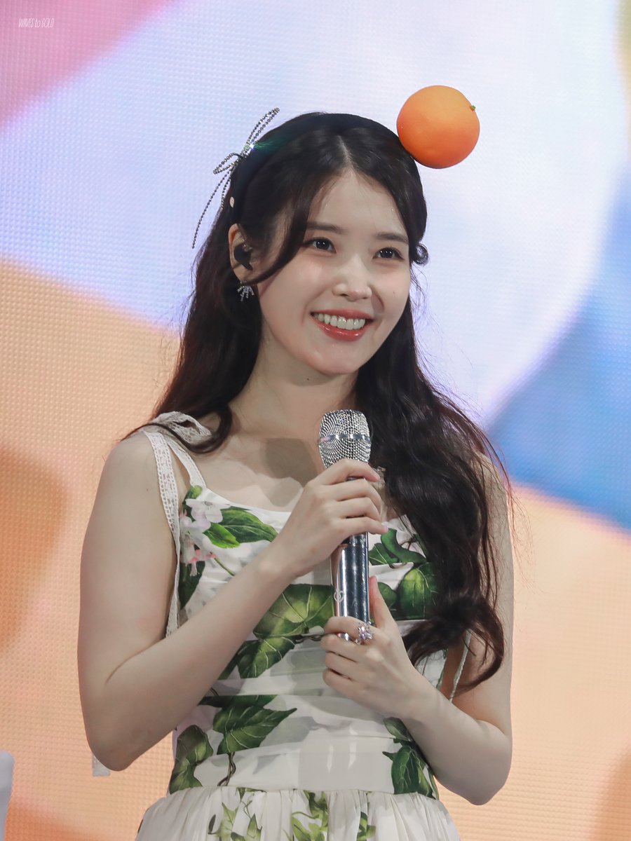 WAVES_to_GOLD's tweet photo. 250914 IU Fan meet-up <Bye, Summer>

🍊🧡

#IU #아이유 https://t.co/E2IxTqIZ7k